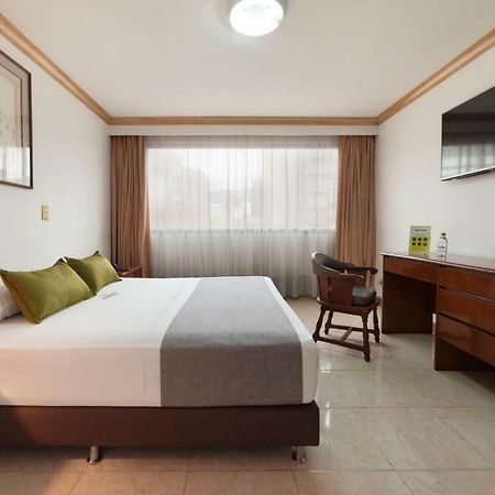 Ayenda 1235 Botero Hotel Medellin Bagian luar foto