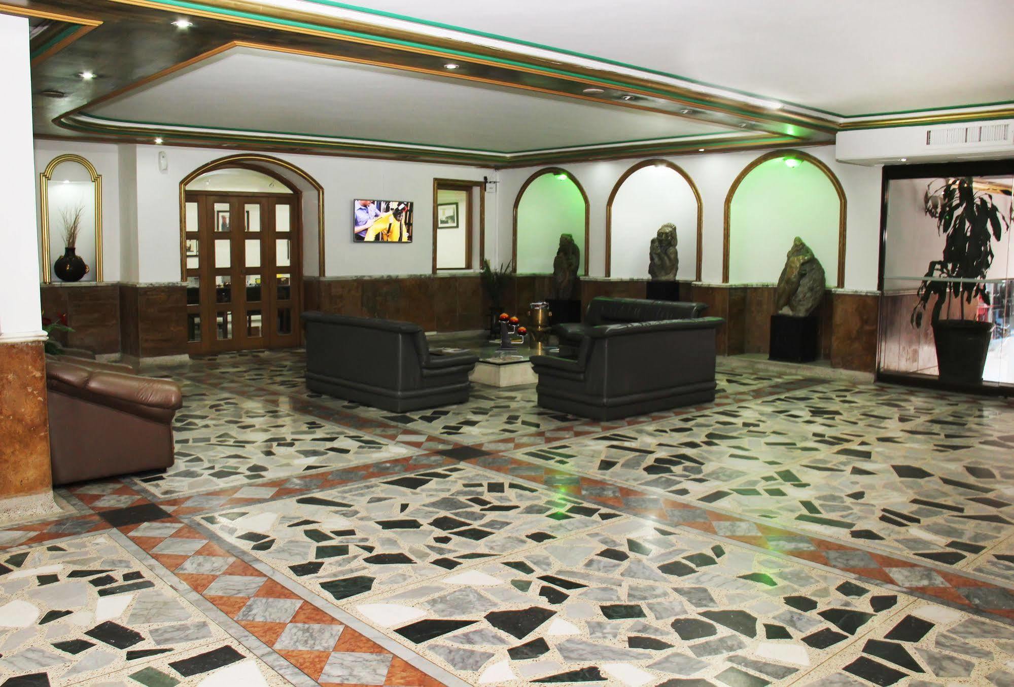 Ayenda 1235 Botero Hotel Medellin Bagian luar foto
