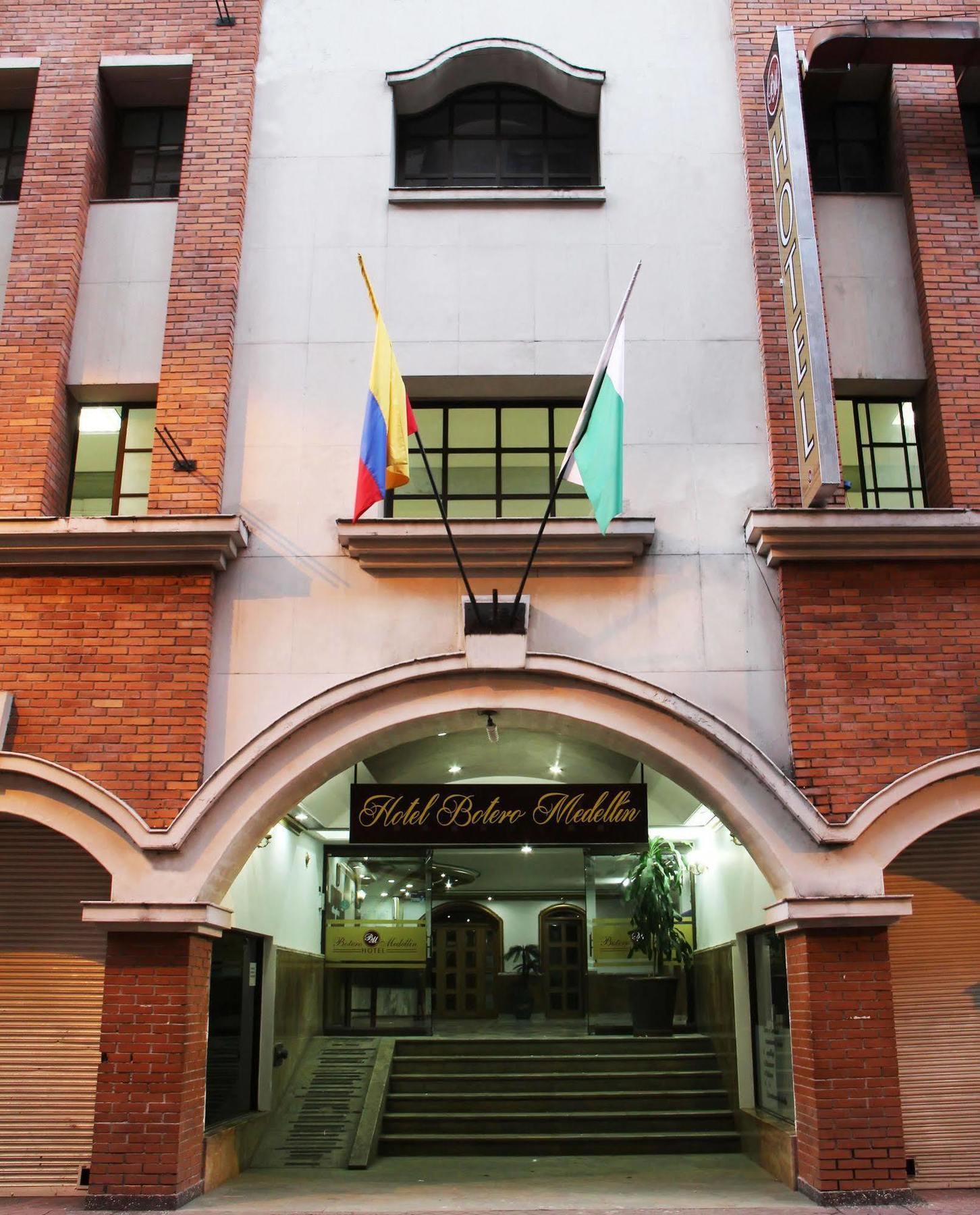 Ayenda 1235 Botero Hotel Medellin Bagian luar foto