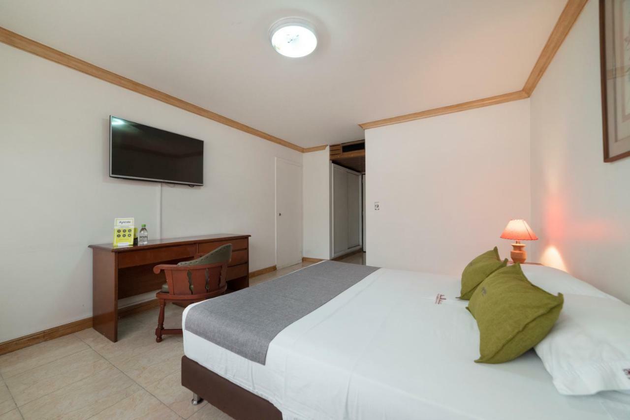 Ayenda 1235 Botero Hotel Medellin Bagian luar foto