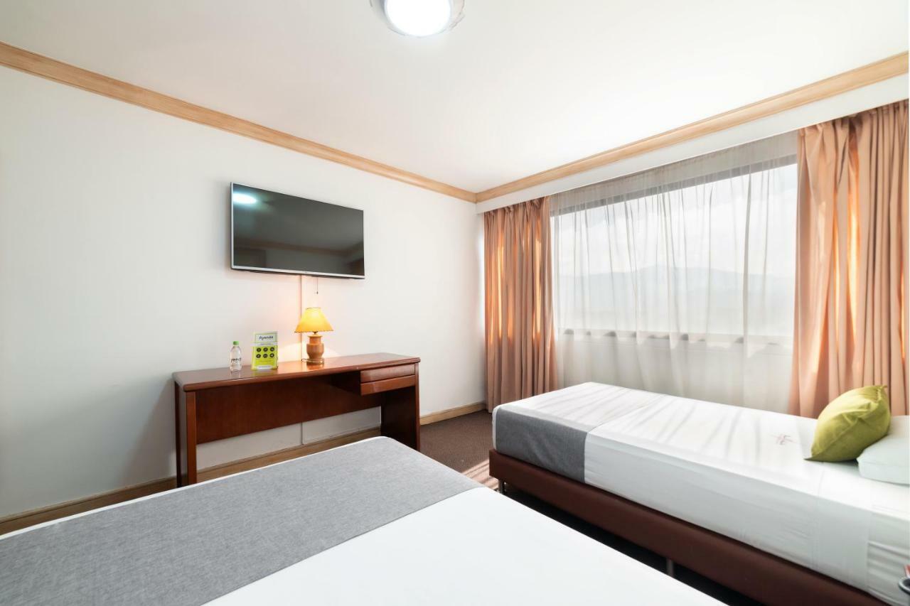 Ayenda 1235 Botero Hotel Medellin Bagian luar foto