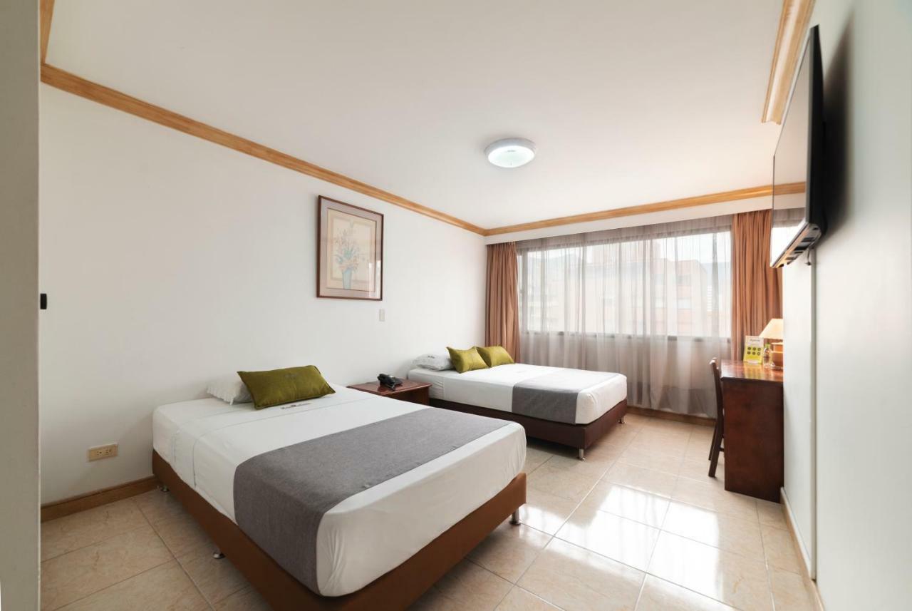 Ayenda 1235 Botero Hotel Medellin Bagian luar foto
