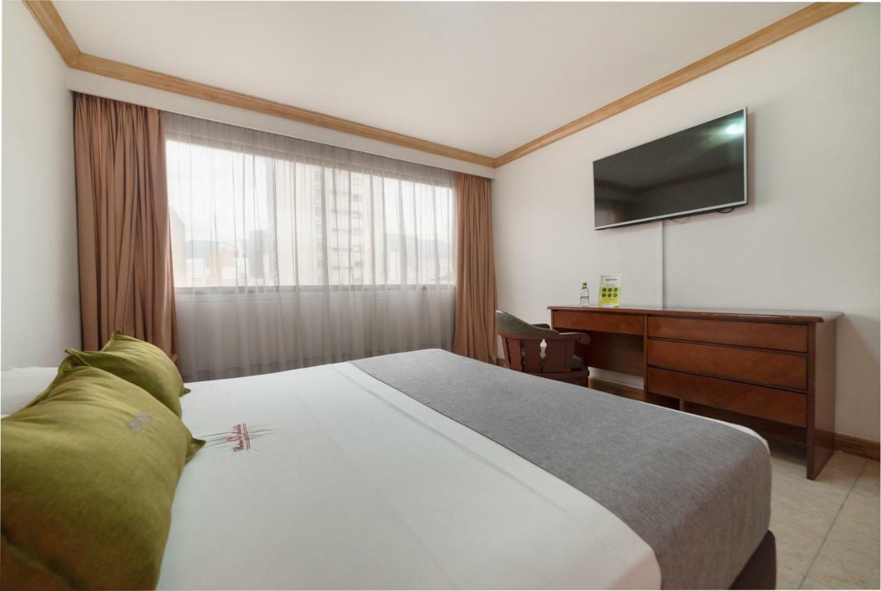 Ayenda 1235 Botero Hotel Medellin Bagian luar foto
